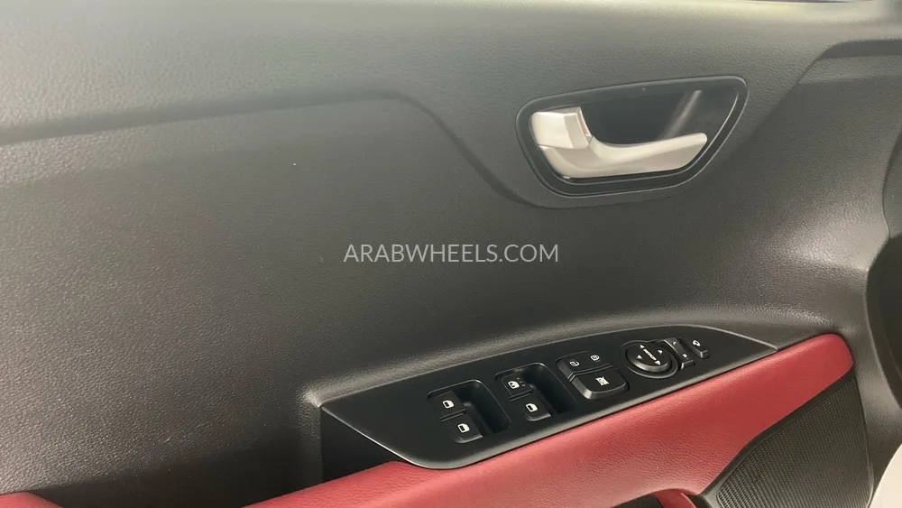 Kia Rio 2021 for Sale in Sharjah Image-36