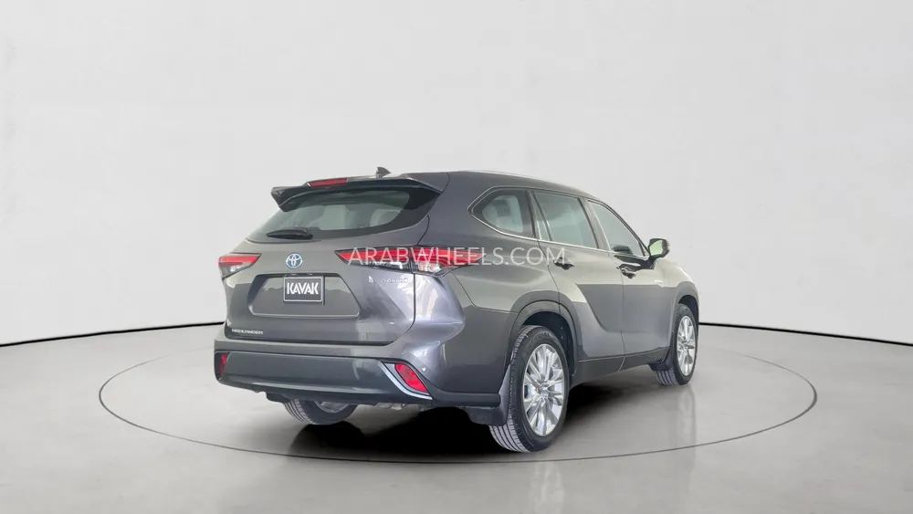 Toyota Highlander 2023 for Sale in Dubai Image-6