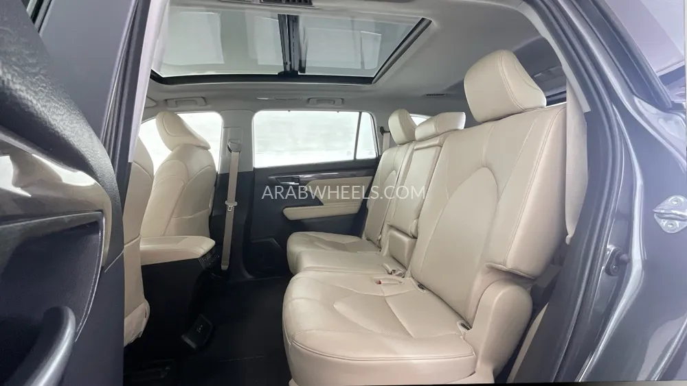 Toyota Highlander 2023 for Sale in Dubai Image-13