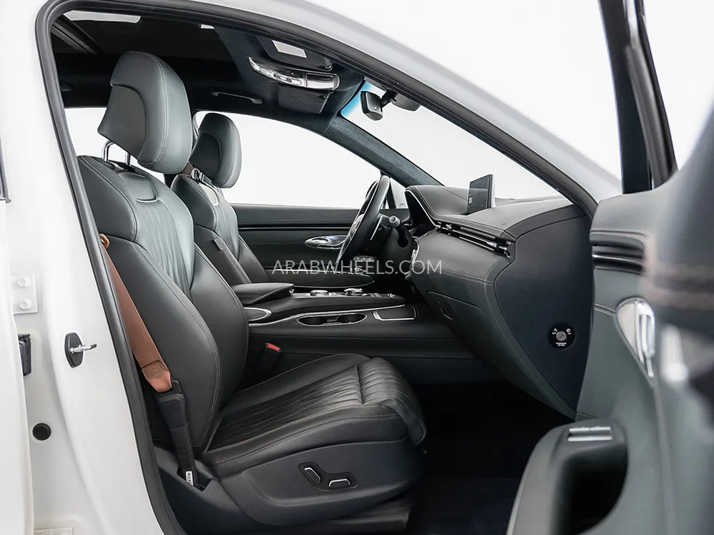 جينيسيس GV70 2024 for Sale in دبي Image-8