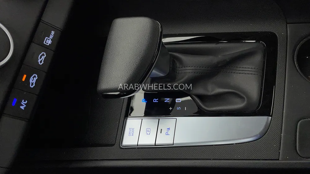 Hyundai Elantra 2025 for Sale in Dubai Image-18