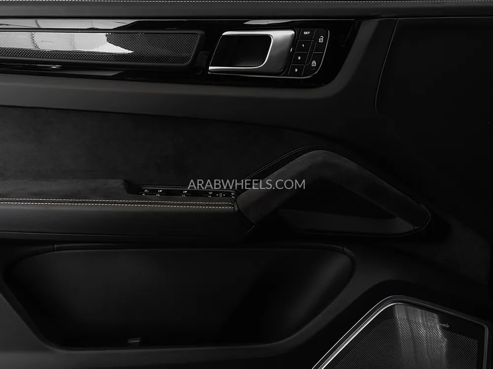 Porsche Cayenne 2022 for Sale in Dubai Image-11