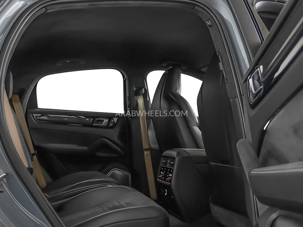 Porsche Cayenne 2022 for Sale in Dubai Image-14