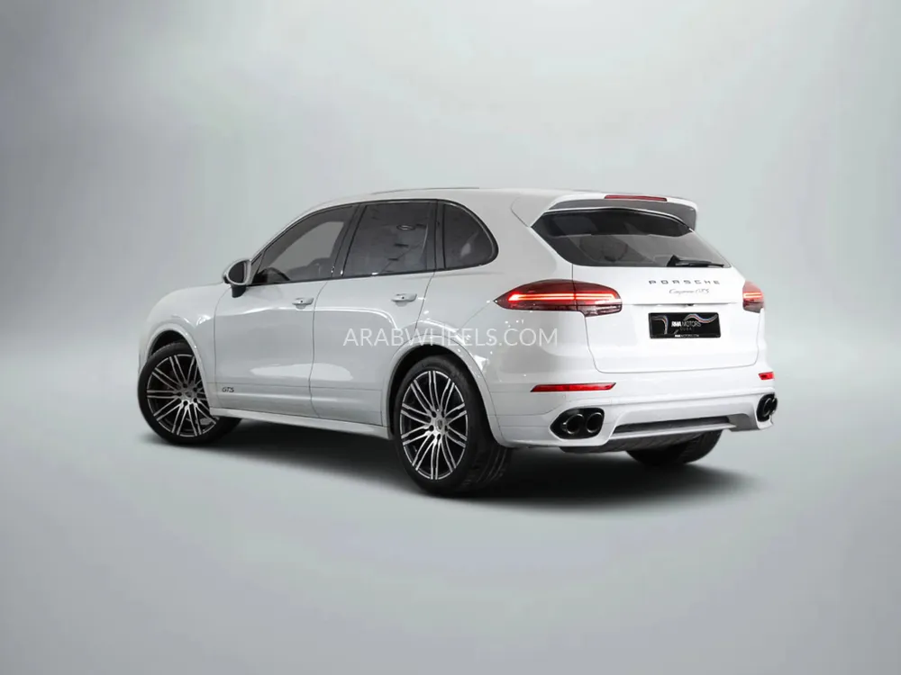 Porsche Cayenne 2017 for Sale in Dubai Image-2