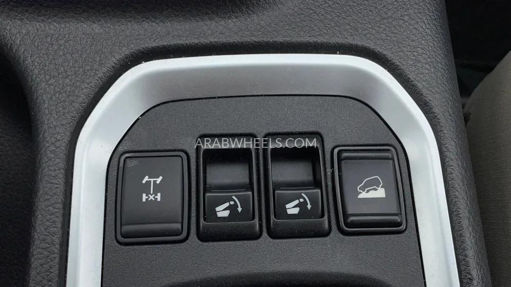 Nissan Xterra 2023 for Sale in Dubai Image-37