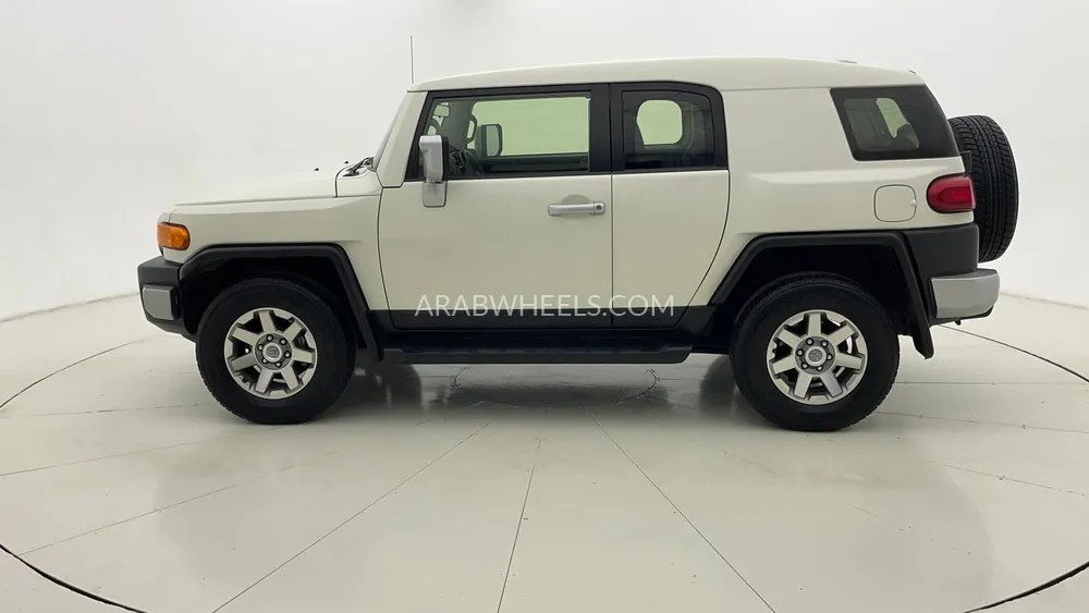 Toyota FJ Cruiser 2023 for Sale in Dubai Image-6