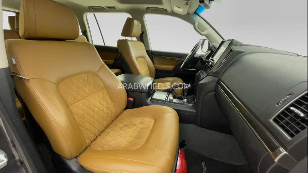 تويوتا لاند كروزر 2021 for Sale in دبي Image-26
