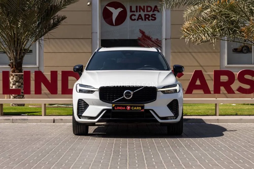 Volvo XC60 2023 for Sale in Dubai Image-4