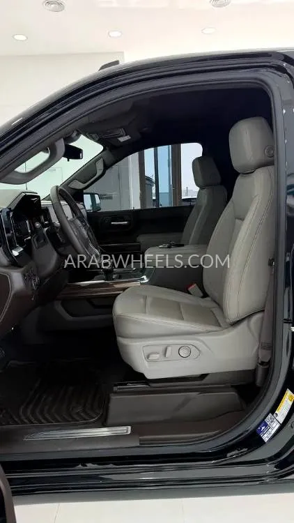 Chevrolet Silverado 2025 for Sale in Abu Dhabi Image-8