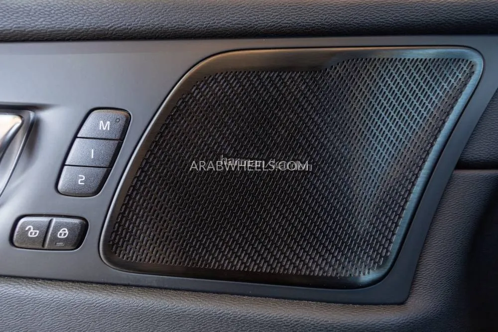 Volvo XC60 2023 for Sale in Dubai Image-13