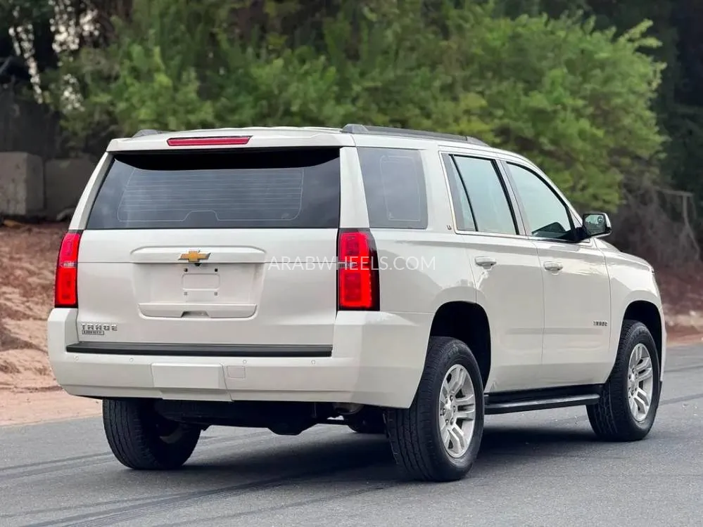 Chevrolet Tahoe 2015 for Sale in Sharjah Image-7