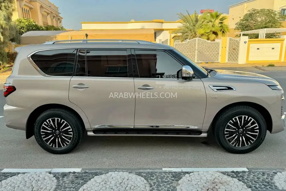 Nissan Patrol 2021 for Sale in Dubai Image-4