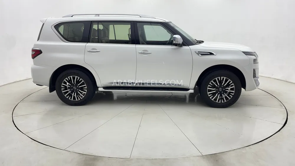 Nissan Patrol 2023 for Sale in Dubai Image-2