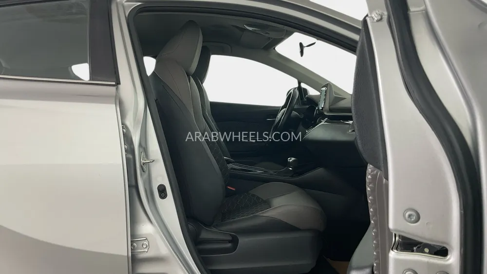 Toyota C-HR 2022 for Sale in Sharjah Image-13