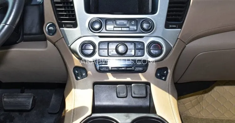 GMC Yukon 2020 for Sale in Ajman Image-9