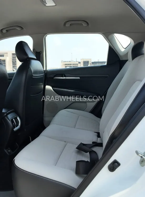 Kia Sonet 2023 for Sale in Dubai Image-7