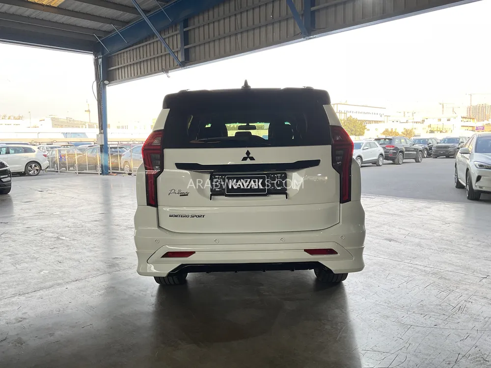 Mitsubishi Montero Sport 2023 for Sale in Sharjah Image-5