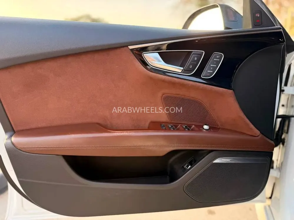 Audi Q7 2018 for Sale in Dubai Image-3