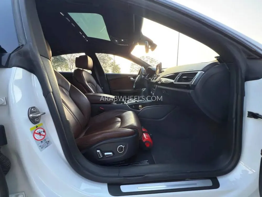 Audi Q7 2018 for Sale in Dubai Image-15