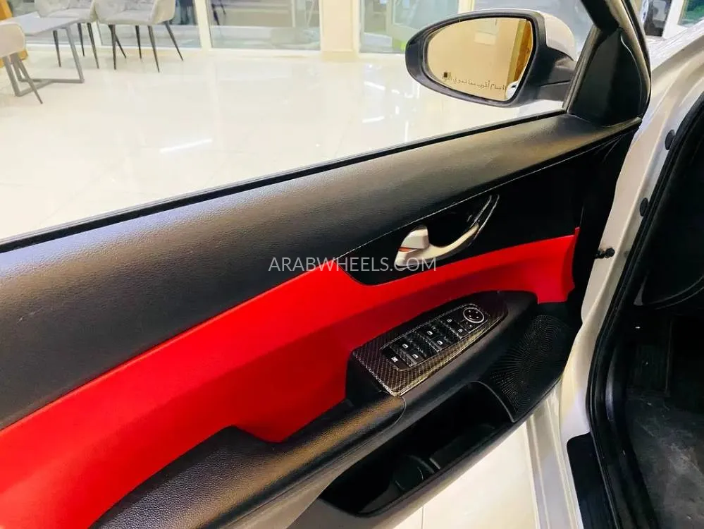 Kia Cerato 2019 for Sale in Sharjah Image-14