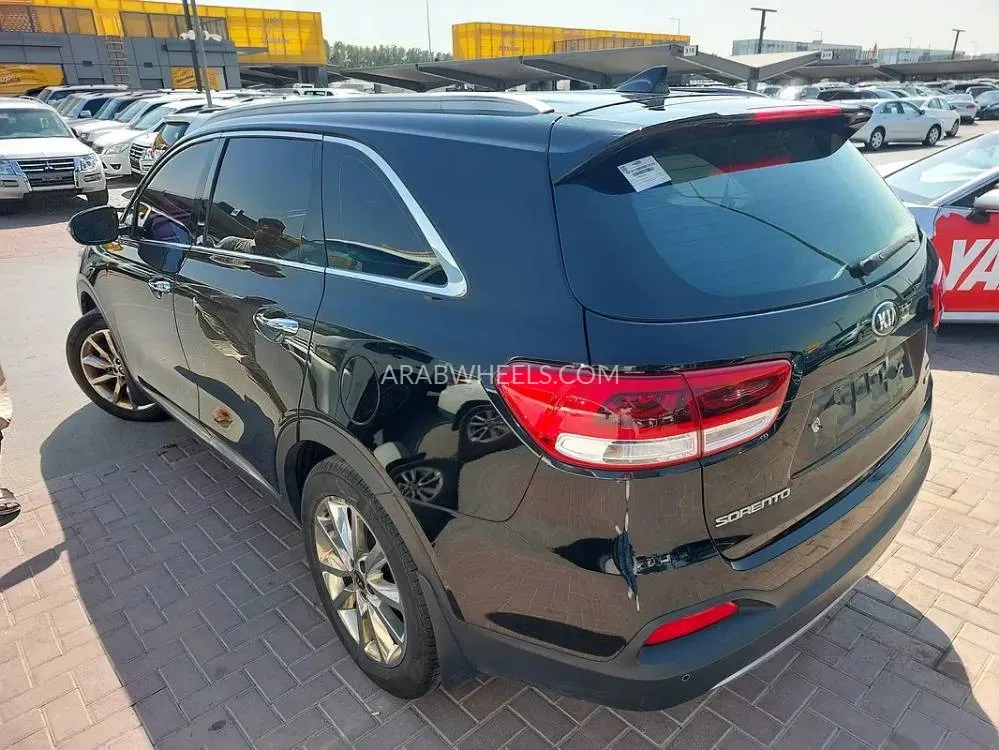 Kia Sorento 2015 for Sale in Sharjah Image-7