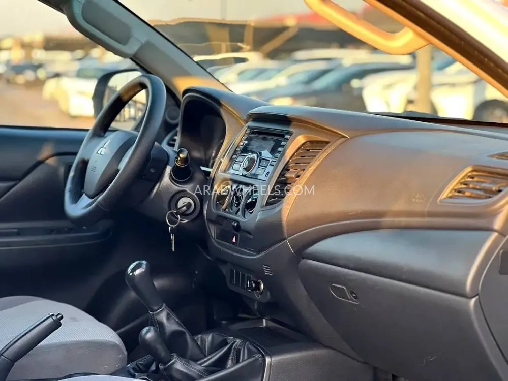 Mitsubishi L200 2020 for Sale in Sharjah Image-4