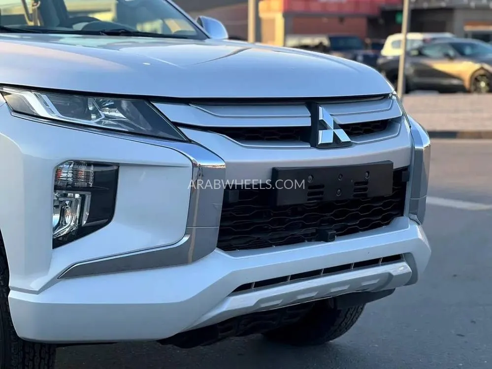 Mitsubishi L200 2020 for Sale in Sharjah Image-11