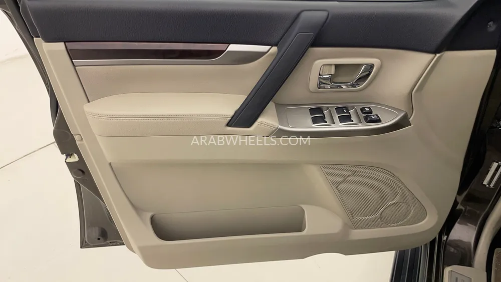 ميتسوبيشي باجيرو 2017 for Sale in دبي Image-19