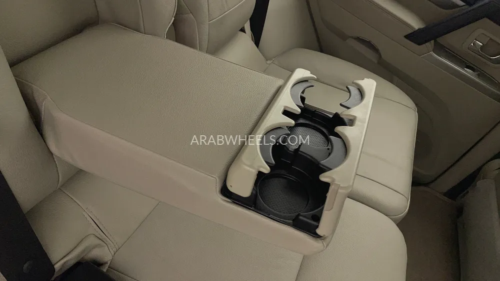 ميتسوبيشي باجيرو 2017 for Sale in دبي Image-37