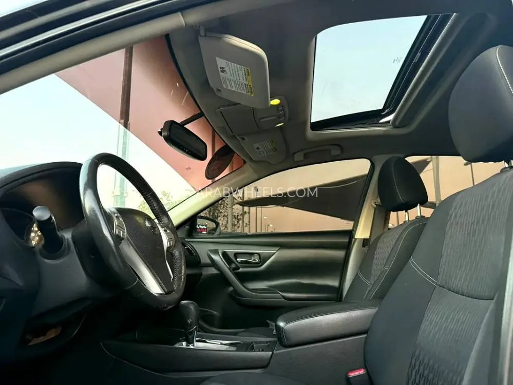 Nissan Altima 2017 for Sale in Dubai Image-4