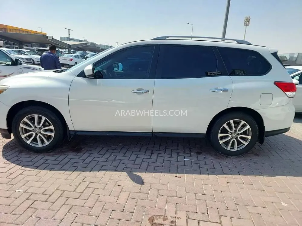 Nissan Pathfinder 2014 for Sale in Sharjah Image-3