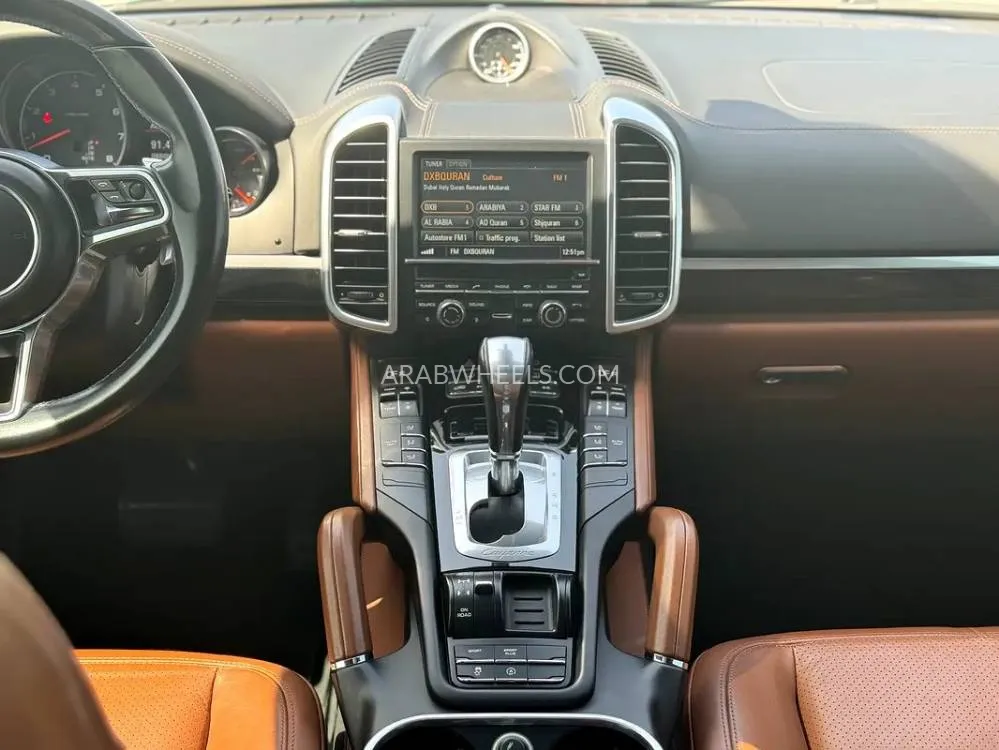 Porsche Cayenne 2016 for Sale in Sharjah Image-6