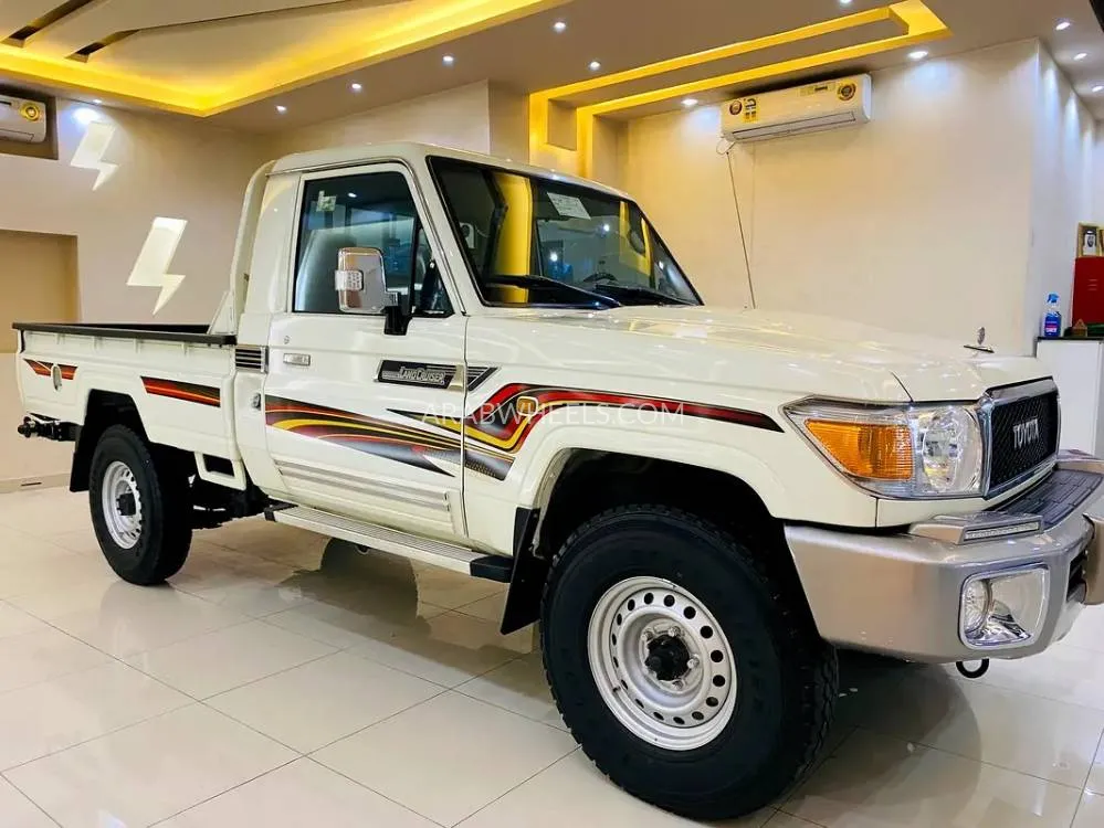 Toyota Land Cruiser 70 Series 2022 for Sale in Sharjah Image-11
