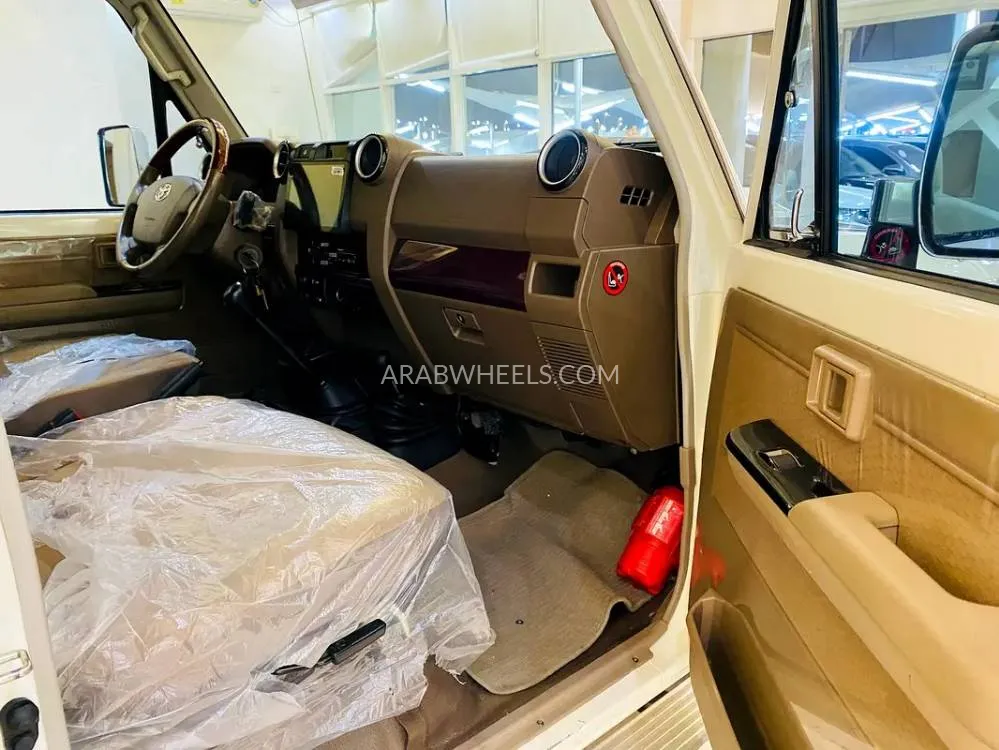 Toyota Land Cruiser 70 Series 2022 for Sale in Sharjah Image-16