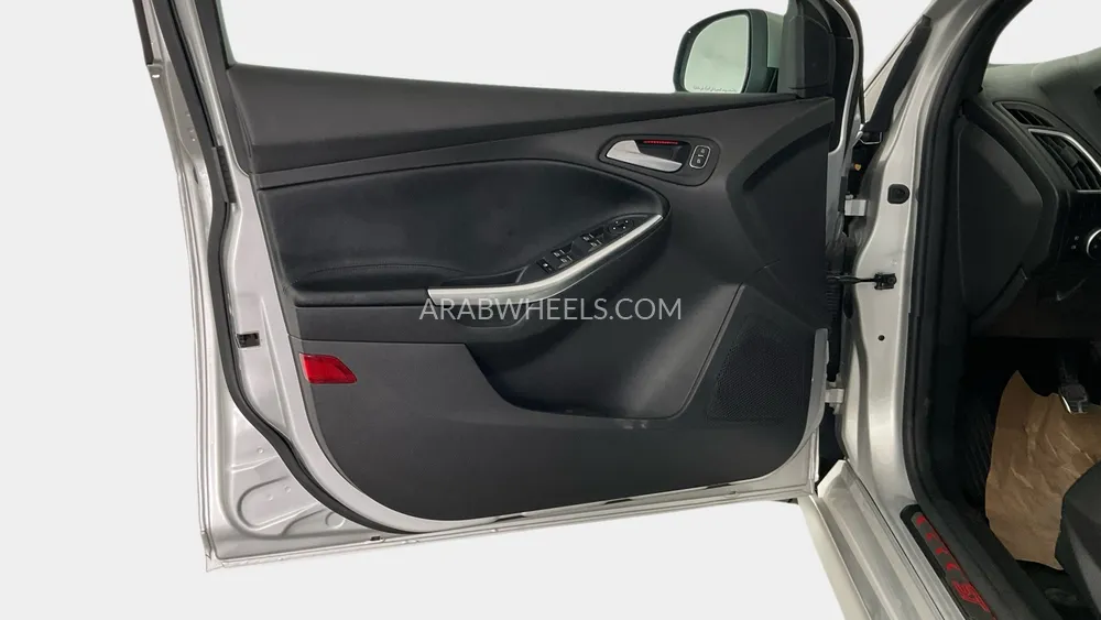 Ford Focus 2018 for Sale in Sharjah Image-18
