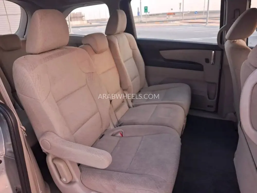 Honda Odyssey 2015 for Sale in Abu Dhabi Image-8