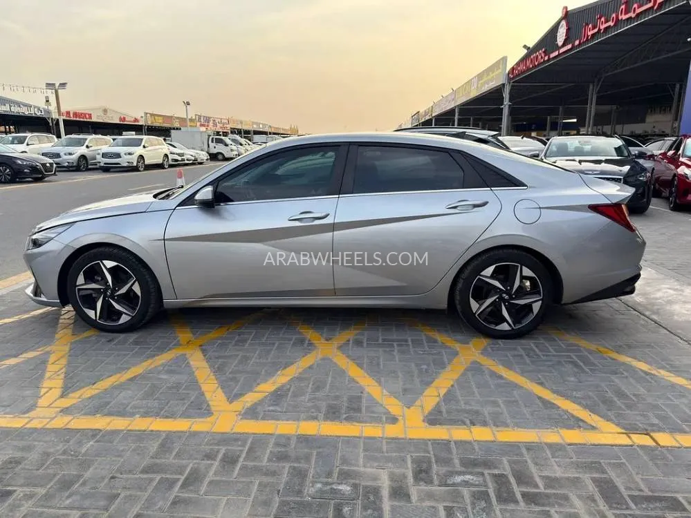 Hyundai Elantra 2021 for Sale in Ajman Image-3