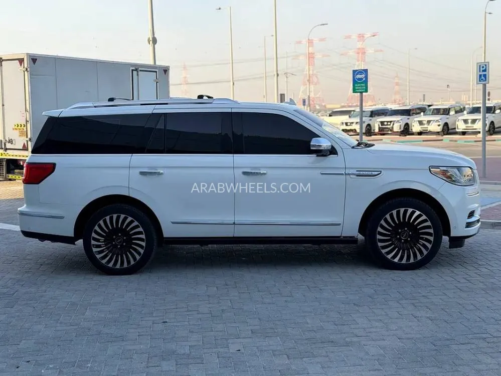 Lincoln Navigator 2020 for Sale in Abu Dhabi Image-6