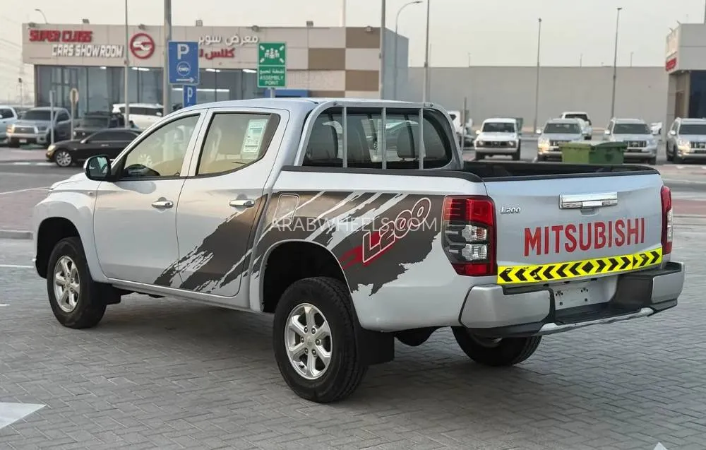 Mitsubishi L200 2020 for Sale in Abu Dhabi Image-4