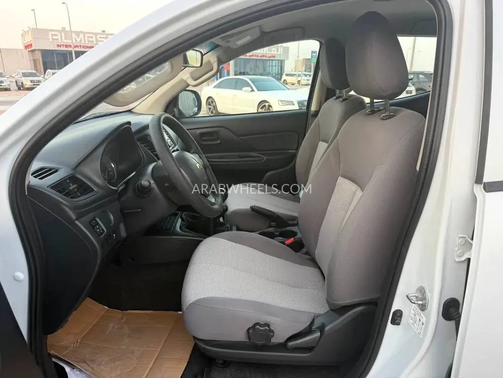 Mitsubishi L200 2020 for Sale in Abu Dhabi Image-7
