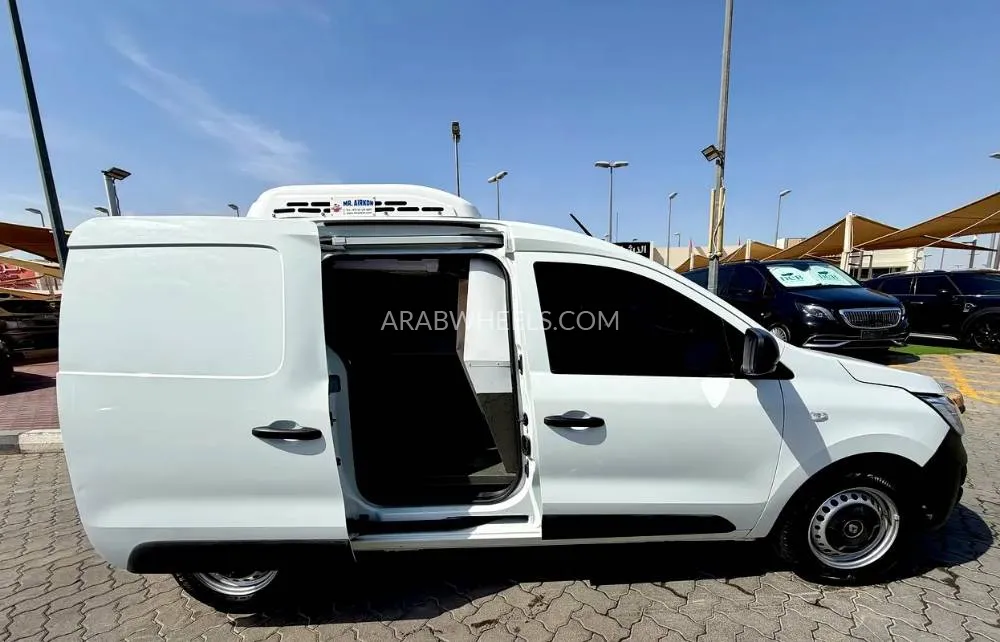 رينو إكسبريس فان 2024 for Sale in الشارقة Image-17