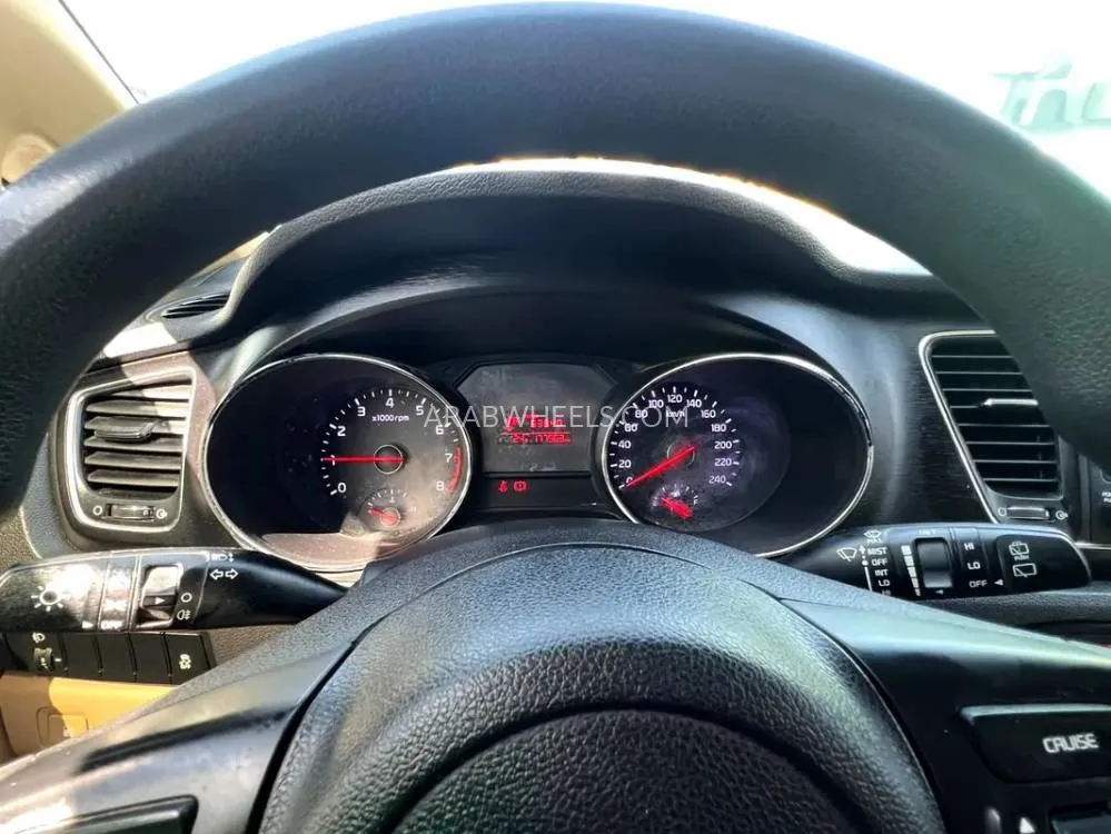 Kia Grand Carnival 2019 for Sale in Sharjah Image-3