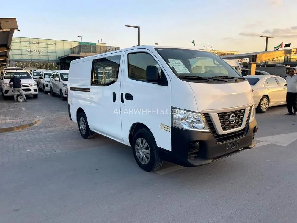 Nissan Urvan 2022 for Sale in Sharjah Image-4