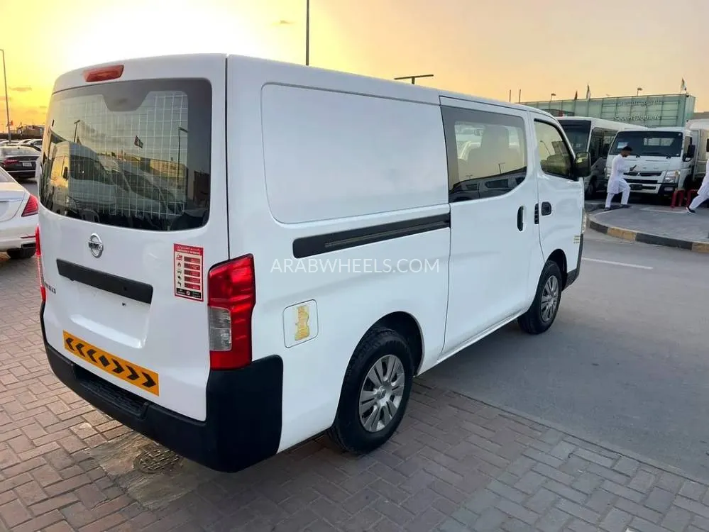 Nissan Urvan 2022 for Sale in Sharjah Image-12