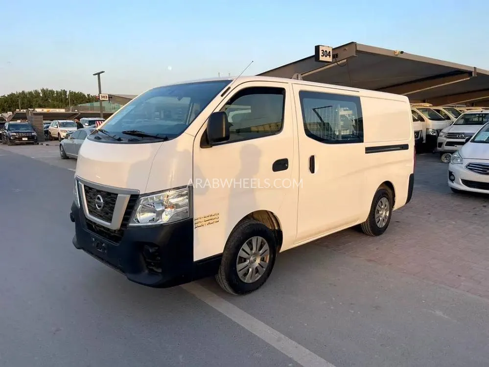 Nissan Urvan 2022 for Sale in Sharjah Image-2