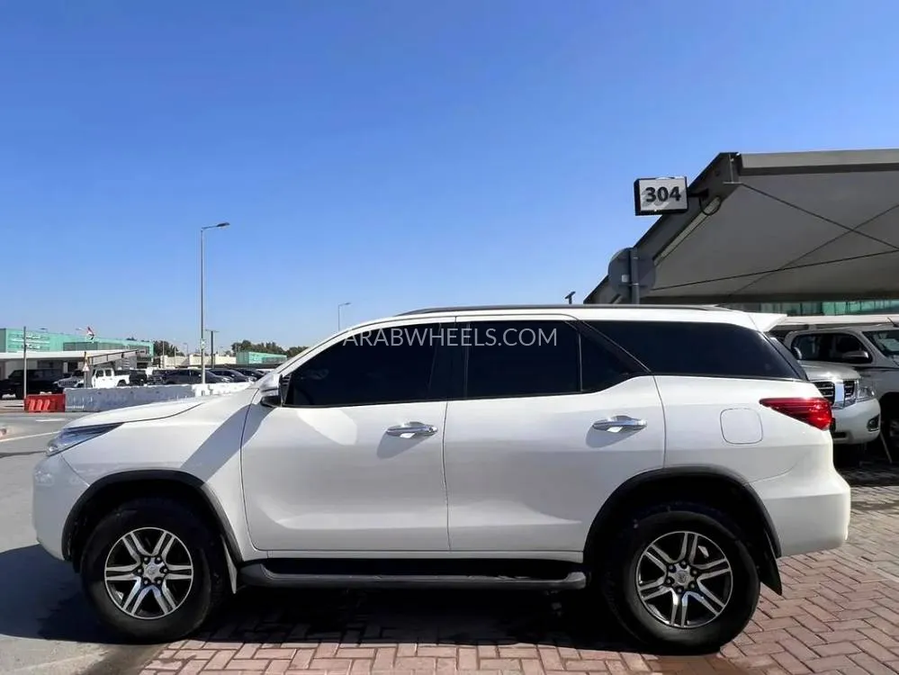 Toyota Fortuner 2017 for Sale in Sharjah Image-2