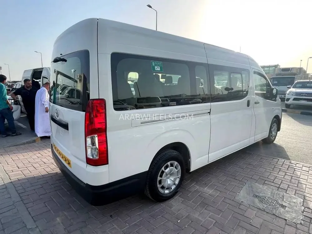 Toyota Hiace 2021 for Sale in Sharjah Image-3