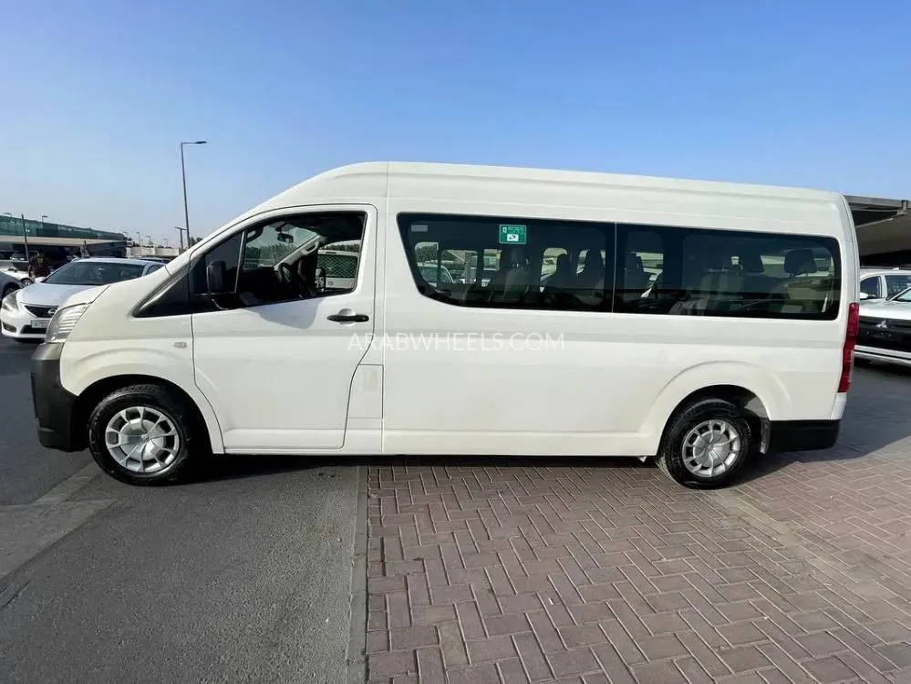 Toyota Hiace 2021 for Sale in Sharjah Image-12