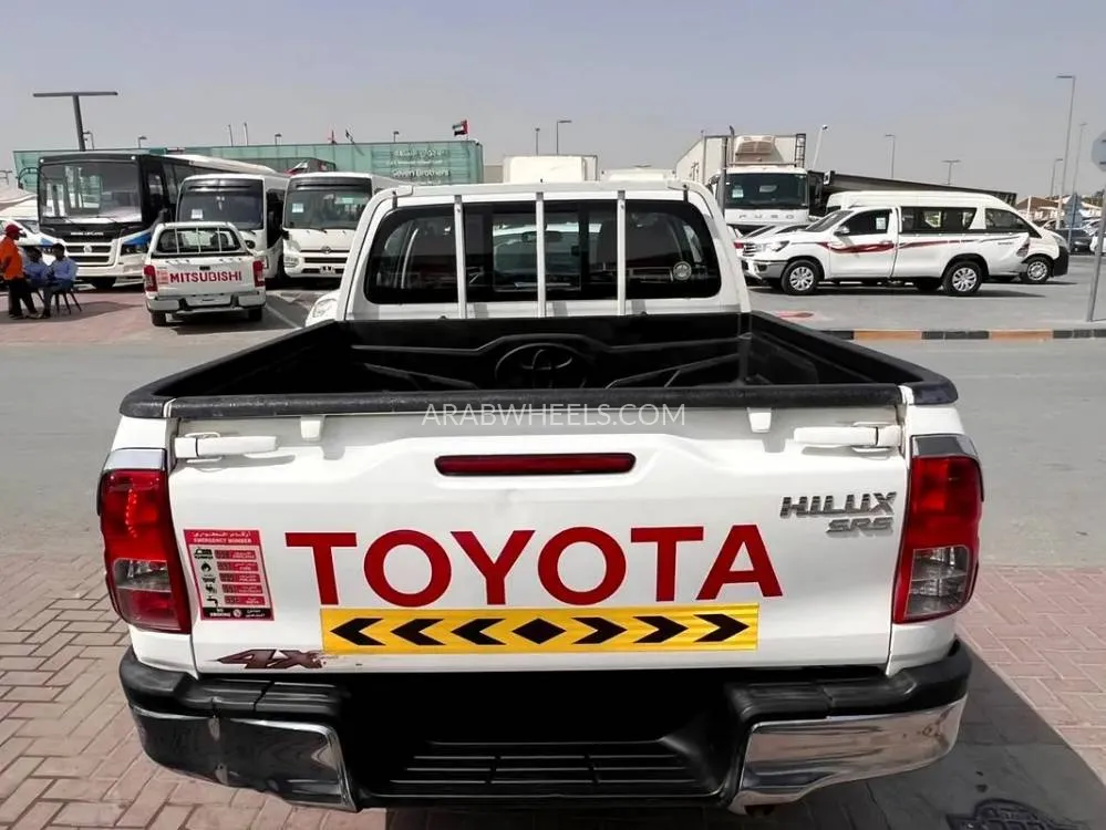 Toyota Hilux 2020 for Sale in Sharjah Image-12