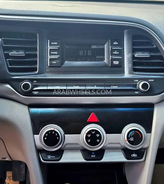 Hyundai Elantra 2019 for Sale in Sharjah Image-14